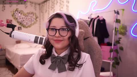 Snapshot of roxysuh chatting on March 9, 7:56 am roxysuh online show from March 9, 7:56 am