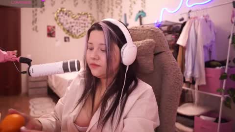 Snapshot of roxysuh chatting on March 12, 7:25 am roxysuh online show from March 12, 7:25 am