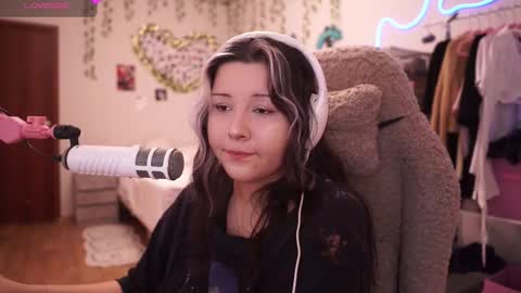 Snapshot of roxysuh chatting on March 16, 7:12 am roxysuh online show from March 16, 7:12 am