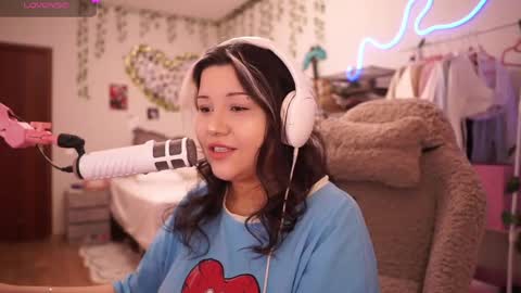 Snapshot of roxysuh chatting on March 22, 7:01 am roxysuh online show from March 22, 7:01 am