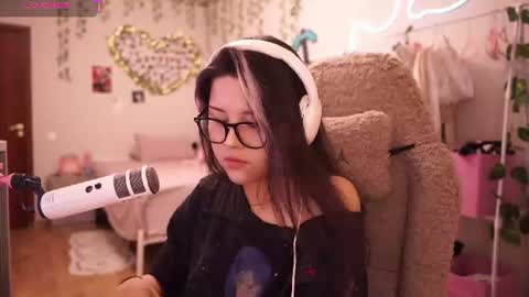 Snapshot of roxysuh chatting on June 29, 7:36 am roxysuh online show from June 29, 7:36 am