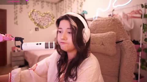 Snapshot of roxysuh chatting on July 6, 8:33 am roxysuh online show from July 6, 8:33 am