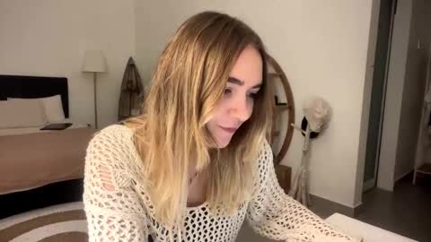 Snapshot of roxysweetdream chatting on March 25, 7:42 pm Roxy online show from March 25, 7:42 pm