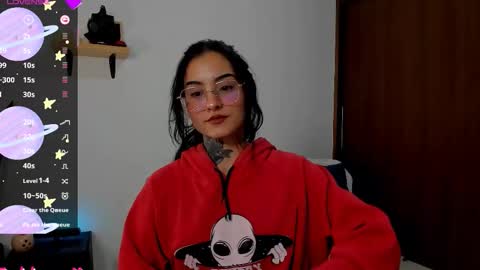 Snapshot of roxyvenom chatting on October 4, 1:47 am roxy online show from October 4, 1:47 am