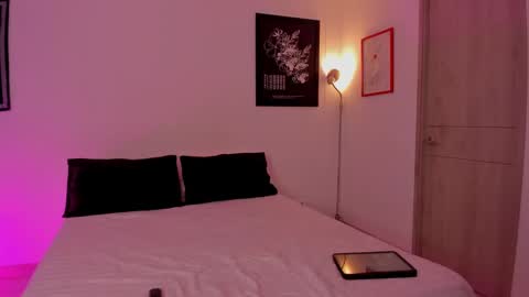 Snapshot of roxyy_x chatting on February 21, 9:54 pm val online show from February 21, 9:54 pm