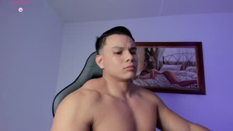 Snapshot of roy__constance chatting on April 7, 3:07 am Roy Constance online show from April 7, 3:07 am