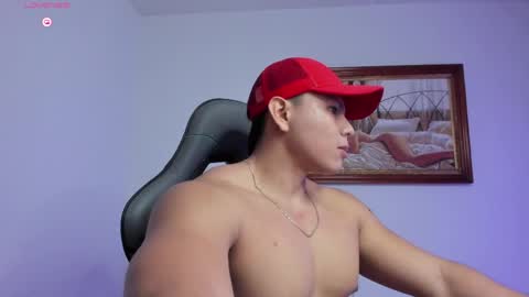 Snapshot of roy__constance chatting on April 20, 3:53 am Roy Constance online show from April 20, 3:53 am