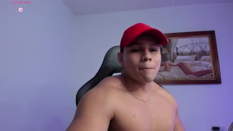 Snapshot of roy__constance chatting on April 22, 3:53 am Roy Constance online show from April 22, 3:53 am