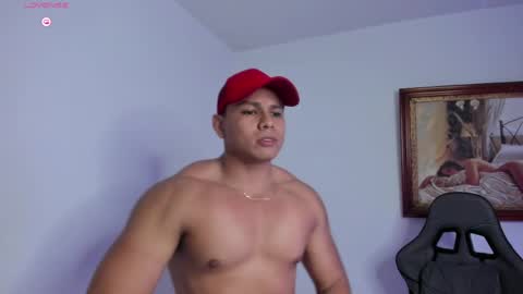 Snapshot of roy__constance chatting on May 4, 4:19 am Roy Constance online show from May 4, 4:19 am