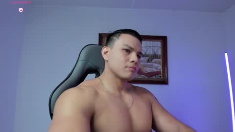Snapshot of roy__constance chatting on May 21, 3:35 am Roy Constance online show from May 21, 3:35 am