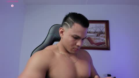 Snapshot of roy__constance chatting on May 29, 4:32 am Roy Constance online show from May 29, 4:32 am