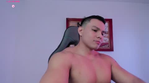Snapshot of roy__constance chatting on June 13, 5:33 pm Roy Constance online show from June 13, 5:33 pm