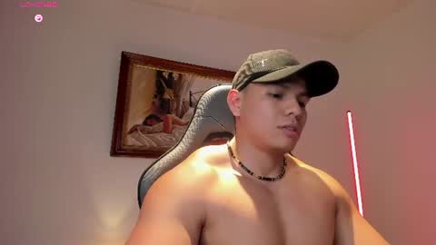 Snapshot of roy__constance chatting on July 31, 3:06 am Roy Constance online show from July 31, 3:06 am
