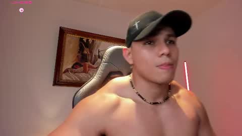 Snapshot of roy__constance chatting on August 1, 3:06 am Roy Constance online show from August 1, 3:06 am