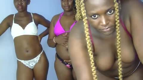 Snapshot of royal_goddes chatting on December 18, 3:26 am goddes online show from December 18, 3:26 am