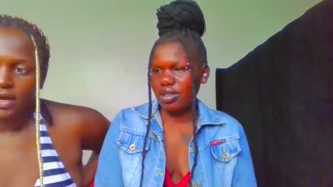 Snapshot of royal_goddes chatting on March 11, 2:54 am goddes online show from March 11, 2:54 am