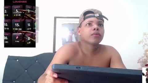 Snapshot of royal_xx chatting on March 14, 8:25 pm royal_xx online show from March 14, 8:25 pm