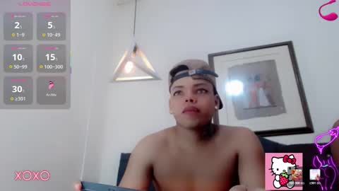 Snapshot of royal_xx chatting on March 16, 8:35 pm royal_xx online show from March 16, 8:35 pm