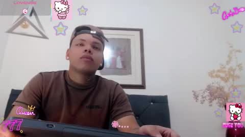 Snapshot of royal_xx chatting on March 18, 8:34 pm royal_xx online show from March 18, 8:34 pm