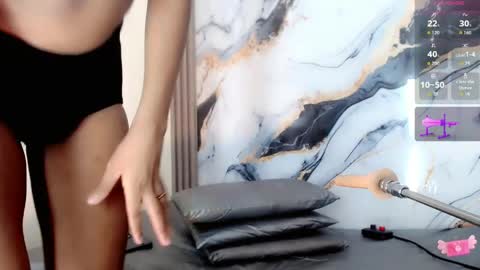 Snapshot of royal_xx chatting on March 26, 8:47 pm royal_xx online show from March 26, 8:47 pm