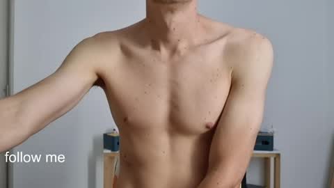 Snapshot of royyourtoy chatting on April 4, 6:27 pm Roy online show from April 4, 6:27 pm