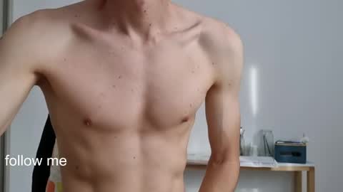 Snapshot of royyourtoy chatting on April 5, 7:33 pm Roy online show from April 5, 7:33 pm