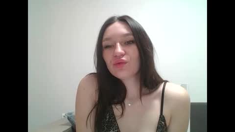 Snapshot of roza05x chatting on March 6, 9:17 am Roza05x online show from March 6, 9:17 am