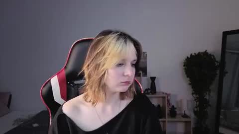 Snapshot of rozmarin_ chatting on June 20, 9:39 pm Rozmarin online show from June 20, 9:39 pm