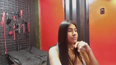 Snapshot of rubi_boobs_ chatting on December 17, 10:11 pm Rubi online show from December 17, 10:11 pm