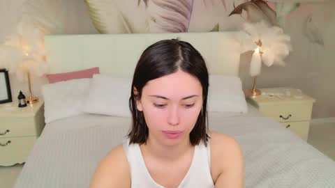 Snapshot of ruby_leeee chatting on April 12, 2:55 pm Luuna online show from April 12, 2:55 pm