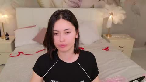 Snapshot of ruby_leeee chatting on April 19, 6:10 pm Luuna online show from April 19, 6:10 pm