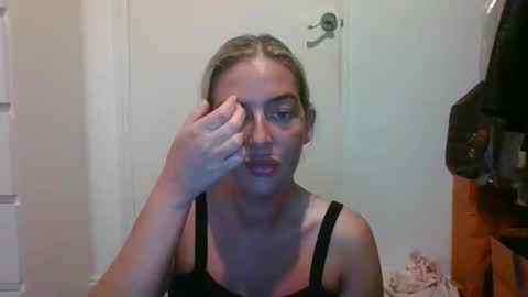 rubyredxxxoxxx online show from December 27, 3:59 pm