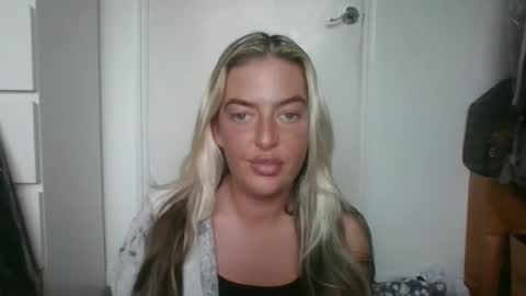 rubyredxxxoxxx online show from December 31, 3:20 pm