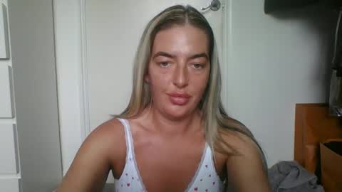 rubyredxxxoxxx online show from February 16, 12:32 pm