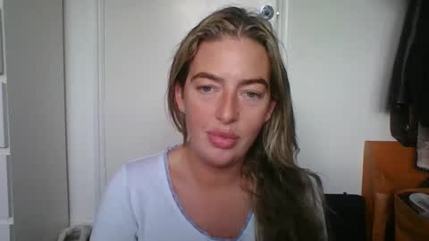 rubyredxxxoxxx online show from October 6, 7:17 am