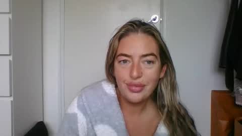 rubyredxxxoxxx online show from October 18, 7:53 am