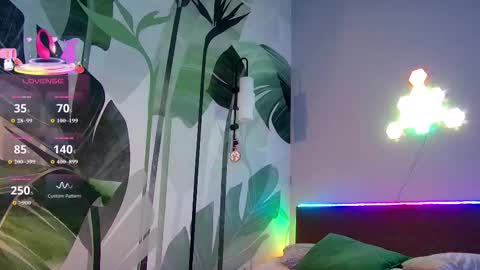 Snapshot of rubyvalen chatting on March 23, 1:09 am Ruby online show from March 23, 1:09 am