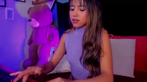 Snapshot of rue_zue chatting on November 25, 1:33 pm rue_zue online show from November 25, 1:33 pm