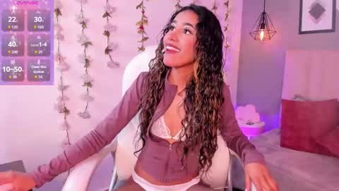 rue_zue online show from February 25, 1:43 pm