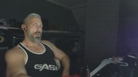 Chico que rico Caliente online show from January 6, 12:16 am