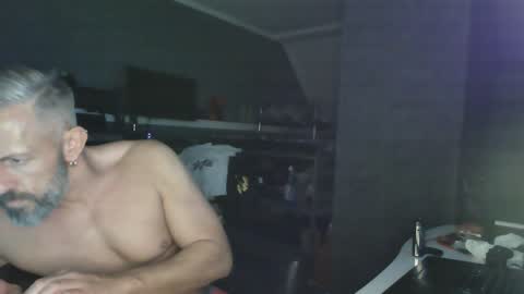 Chico que rico Caliente online show from January 16, 12:02 am