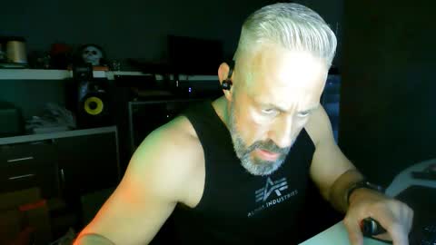 Chico que rico Caliente online show from October 11, 9:41 am