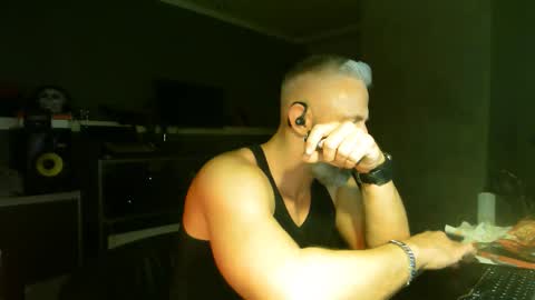 Chico que rico Caliente online show from October 15, 3:39 am