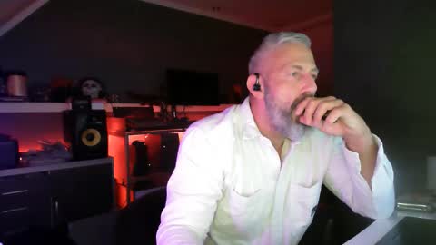 Chico que rico Caliente online show from November 2, 1:52 am