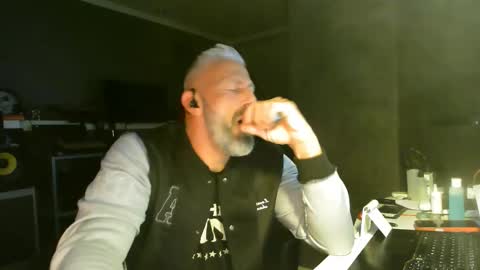 Chico que rico Caliente online show from December 5, 2:09 am