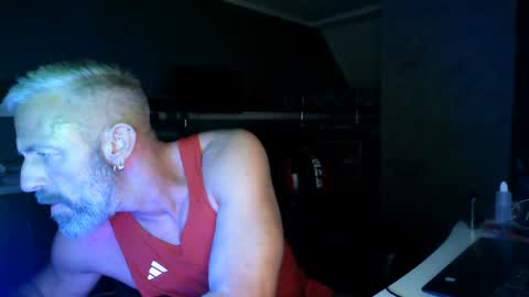 Snapshot of ruffi77 chatting on May 2, 3:22 am Chico que rico Caliente online show from May 2, 3:22 am