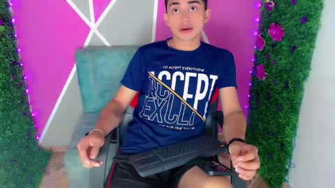 Snapshot of ruiz2416 chatting on October 17, 11:24 am ruiz2416 online show from October 17, 11:24 am