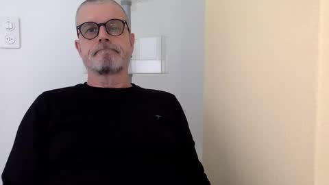 Snapshot of ruk_ri913mn chatting on January 6, 11:51 am Jimi online show from January 6, 11:51 am