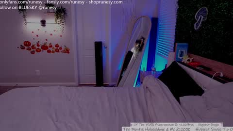 Snapshot of runesy chatting on October 29, 3:09 am Lady online show from October 29, 3:09 am