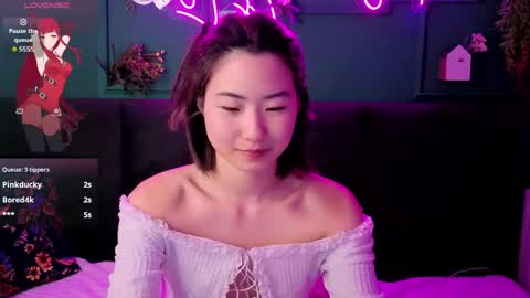 Snapshot of runi_asian chatting on June 5, 6:52 am Runi online show from June 5, 6:52 am